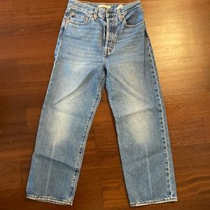 Levi’s rib cage straight size 27
